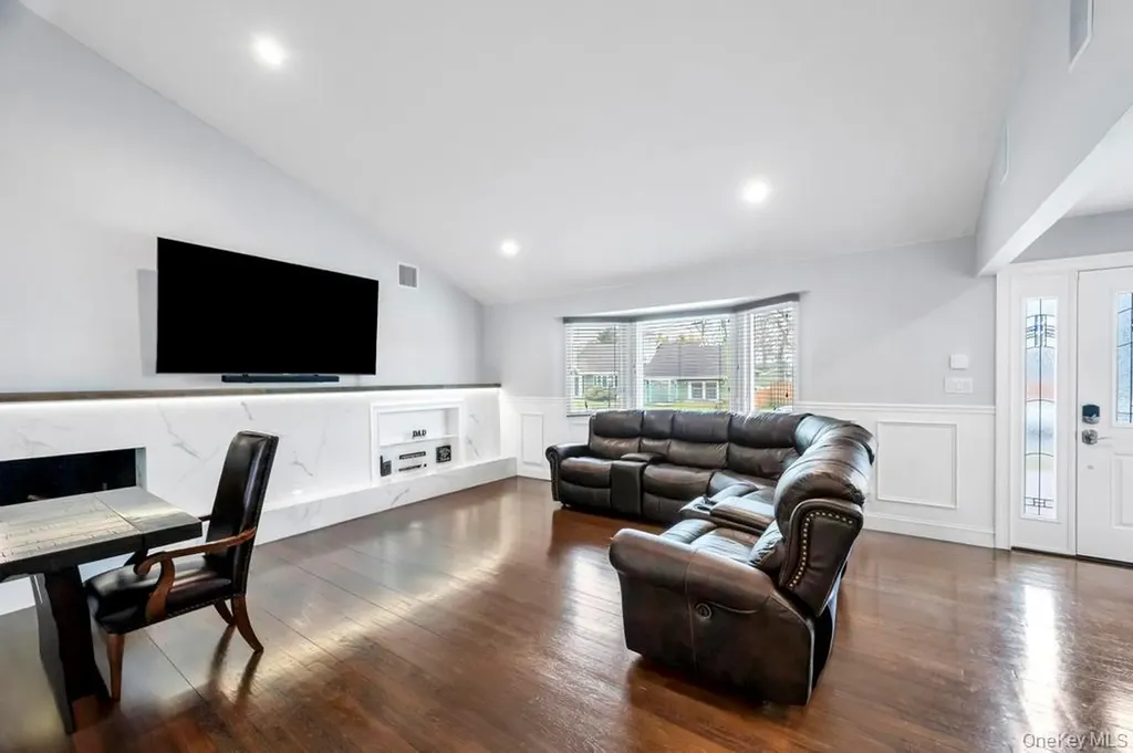 5 Kittiwake Lane Babylon NY 11702