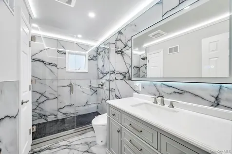5 Kittiwake Lane Babylon NY 11702