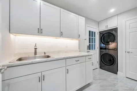 5 Kittiwake Lane Babylon NY 11702