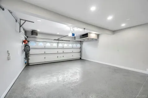 5 Kittiwake Lane Babylon NY 11702