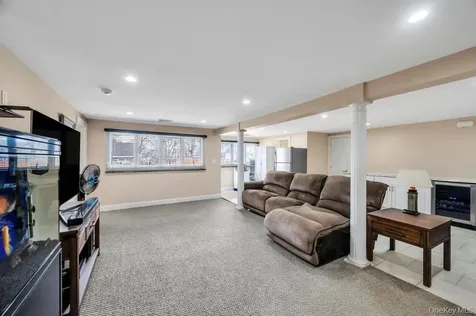 5 Kittiwake Lane Babylon NY 11702