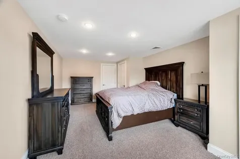 5 Kittiwake Lane Babylon NY 11702