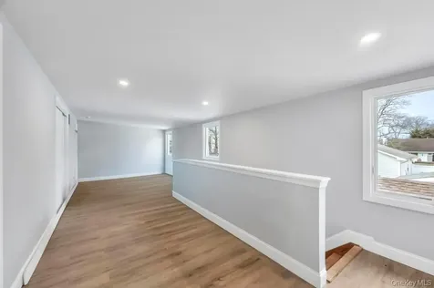 5 Kittiwake Lane Babylon NY 11702