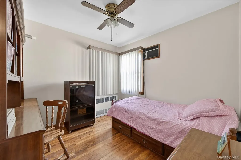 37 Manhattan Avenue Westbury NY 11590