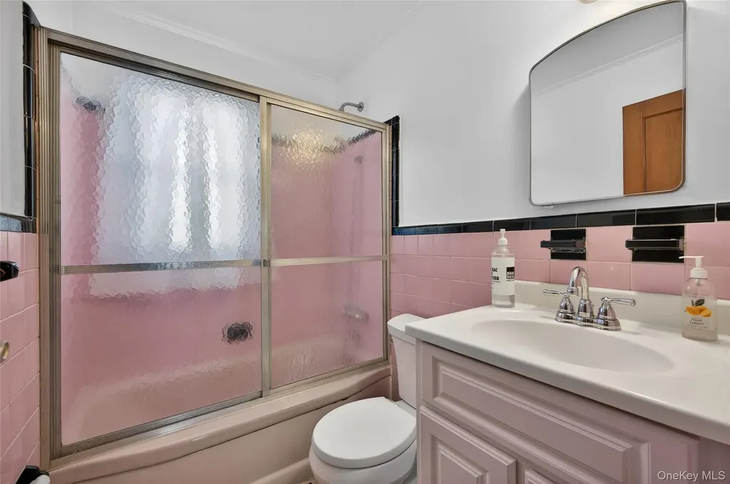 37 Manhattan Avenue Westbury NY 11590