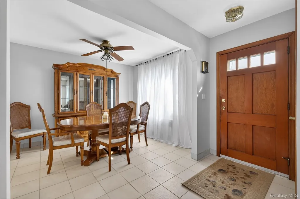 37 Manhattan Avenue Westbury NY 11590