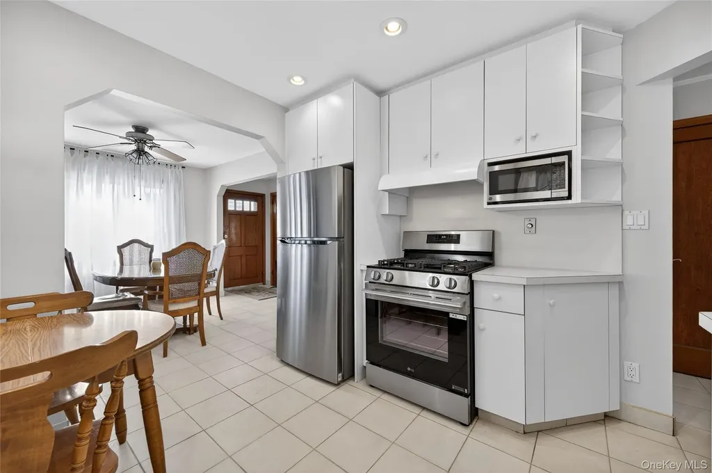 37 Manhattan Avenue Westbury NY 11590