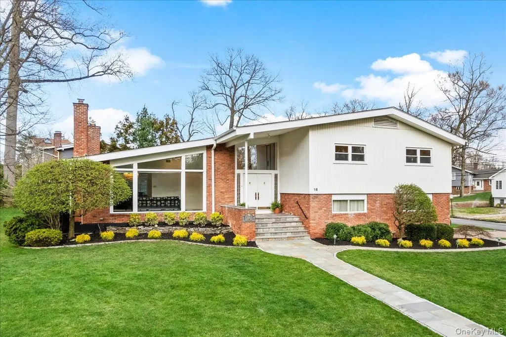 16 Dell Drive Eastchester NY 10709