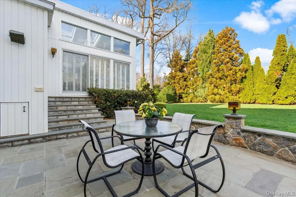 16 Dell Drive Eastchester NY 10709