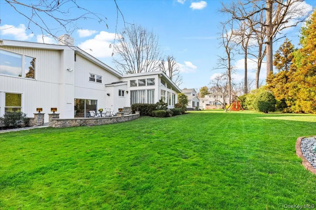 16 Dell Drive Eastchester NY 10709