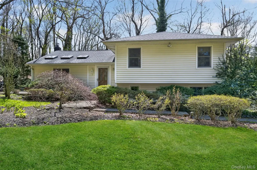 7 Bluebird Lane Huntington NY 11743