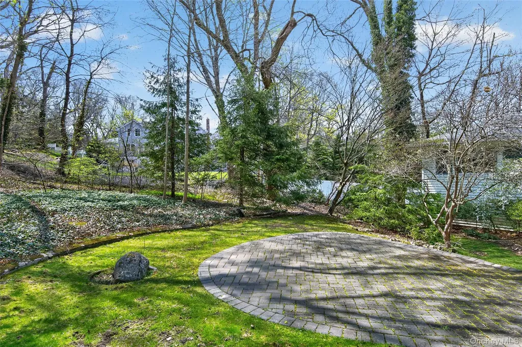 7 Bluebird Lane Huntington NY 11743