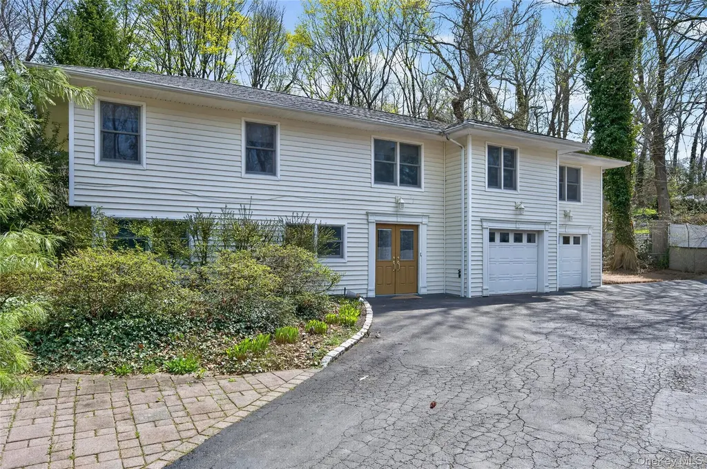 7 Bluebird Lane Huntington NY 11743