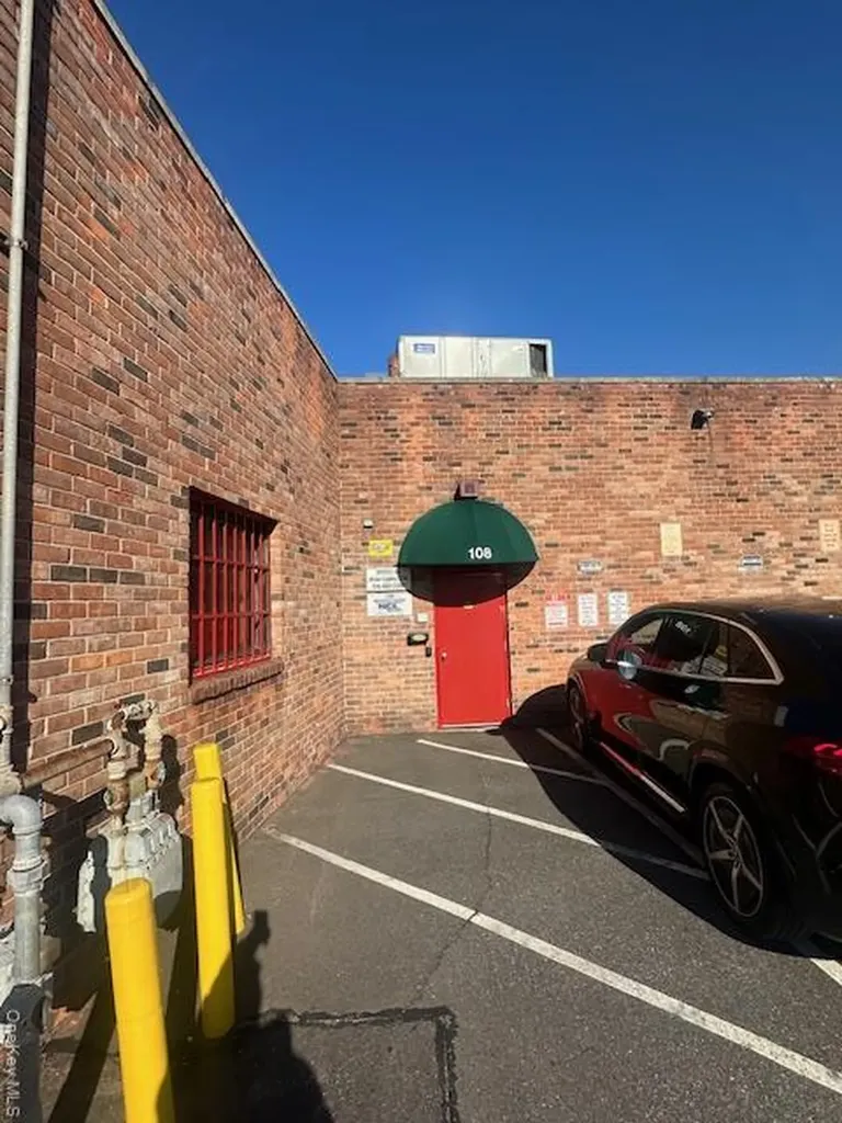 108 Merrick Road Lynbrook NY 11563