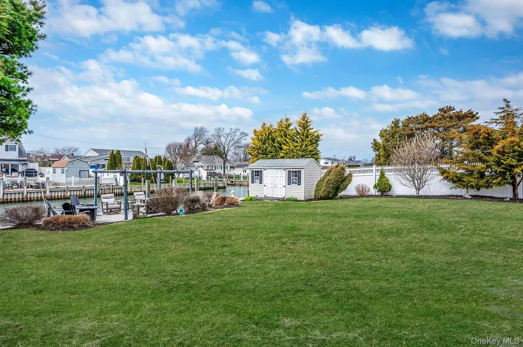 34 Secatogue Lane E West Islip NY 11795