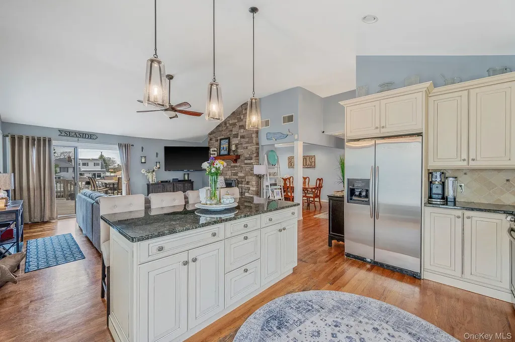 34 Secatogue Lane E West Islip NY 11795