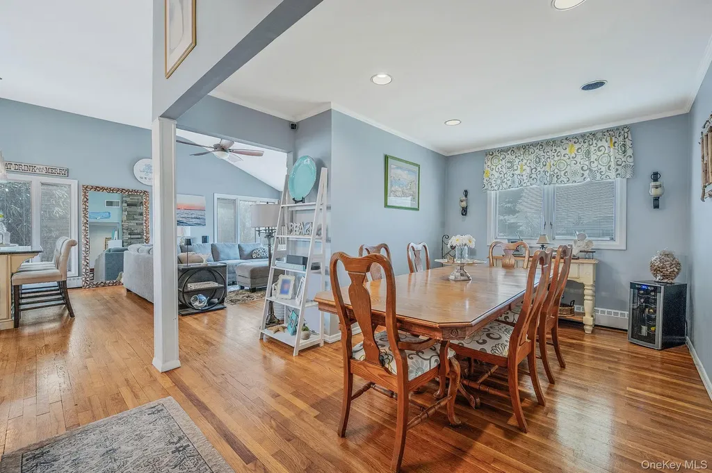 34 Secatogue Lane E West Islip NY 11795