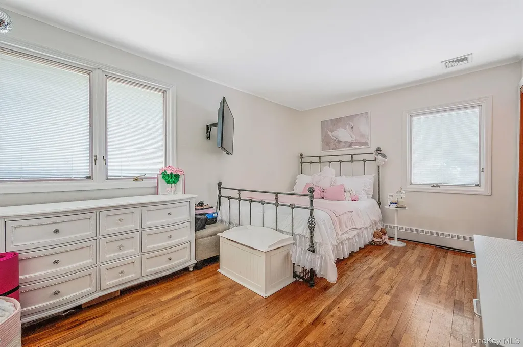 34 Secatogue Lane E West Islip NY 11795