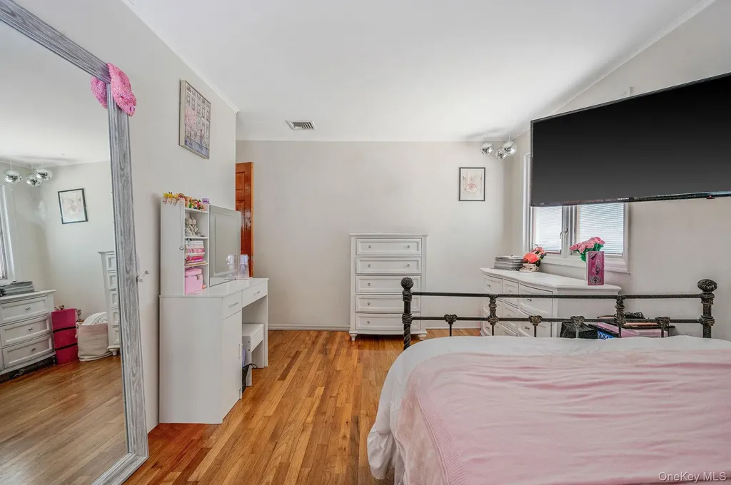 34 Secatogue Lane E West Islip NY 11795