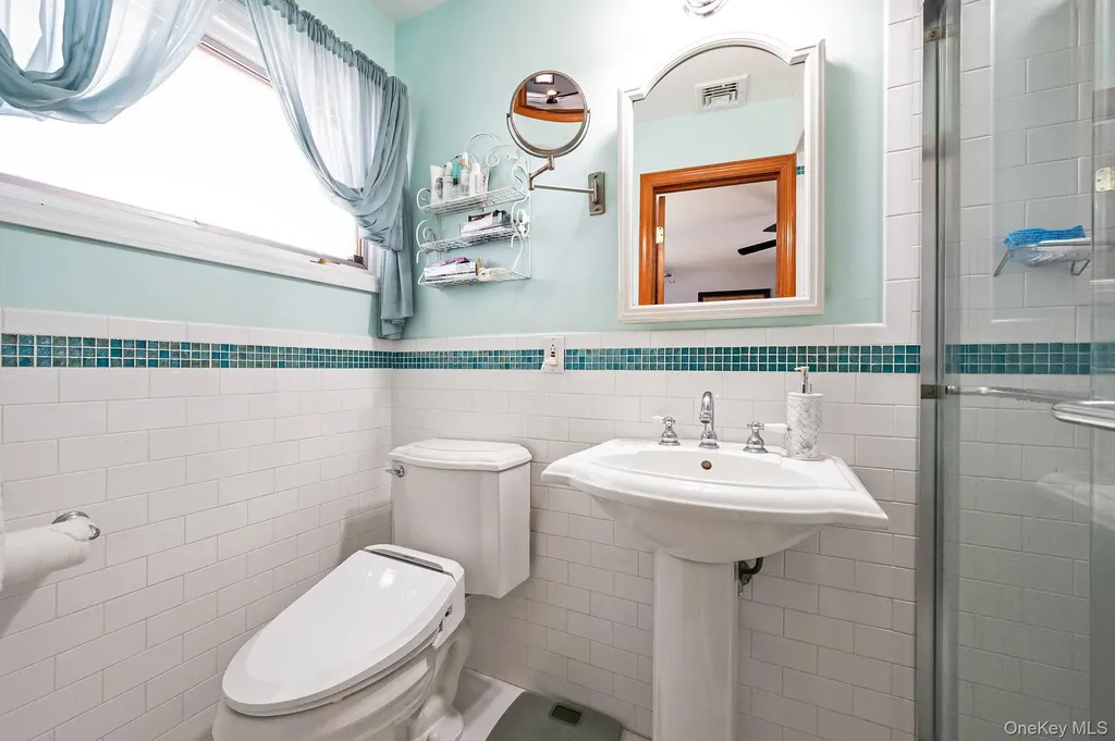 34 Secatogue Lane E West Islip NY 11795