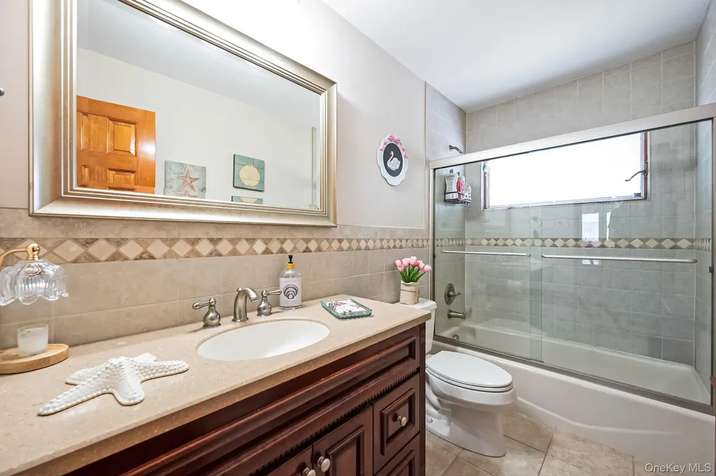 34 Secatogue Lane E West Islip NY 11795