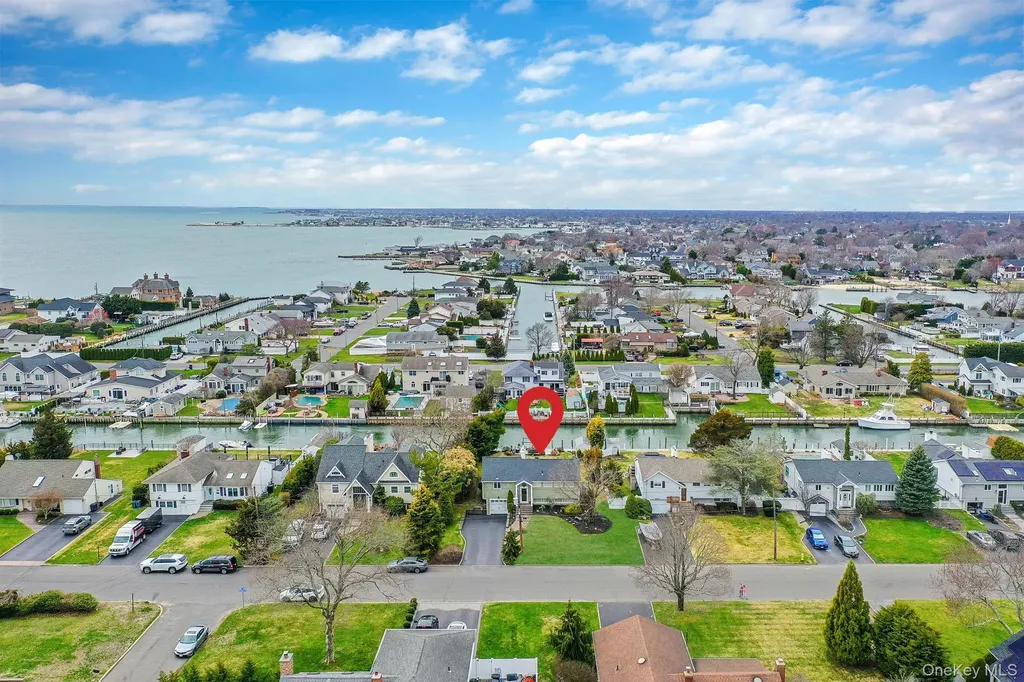 34 Secatogue Lane E West Islip NY 11795