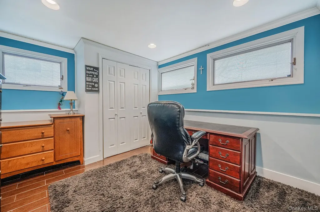 34 Secatogue Lane E West Islip NY 11795