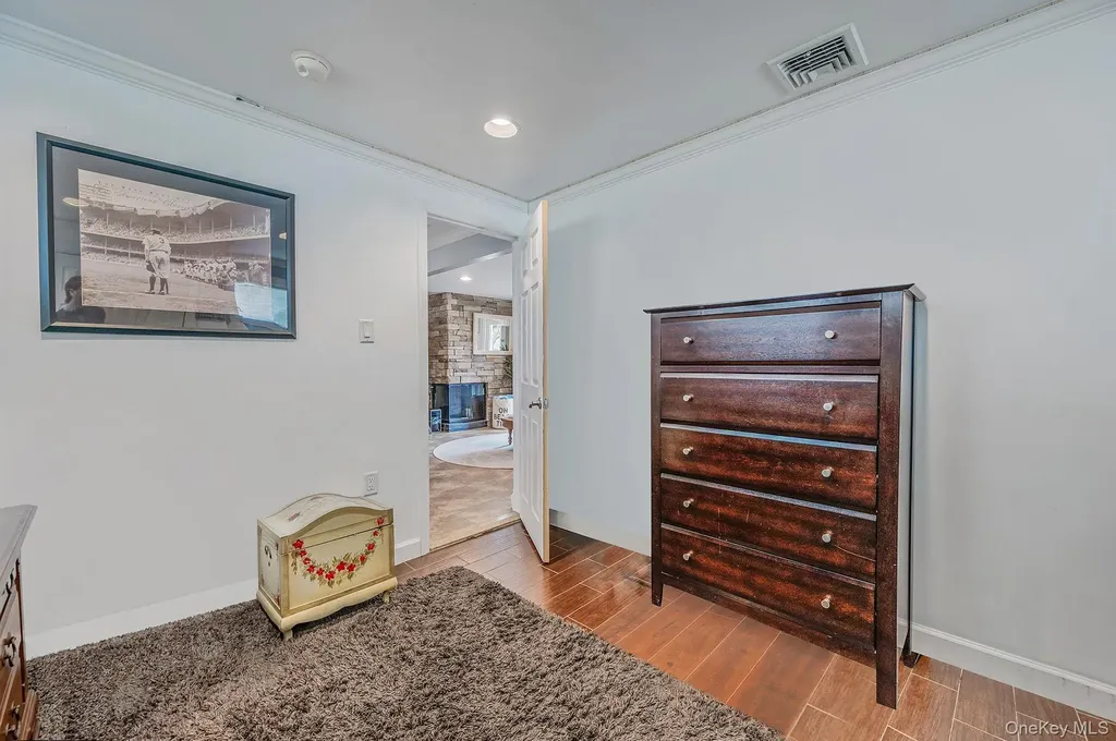 34 Secatogue Lane E West Islip NY 11795