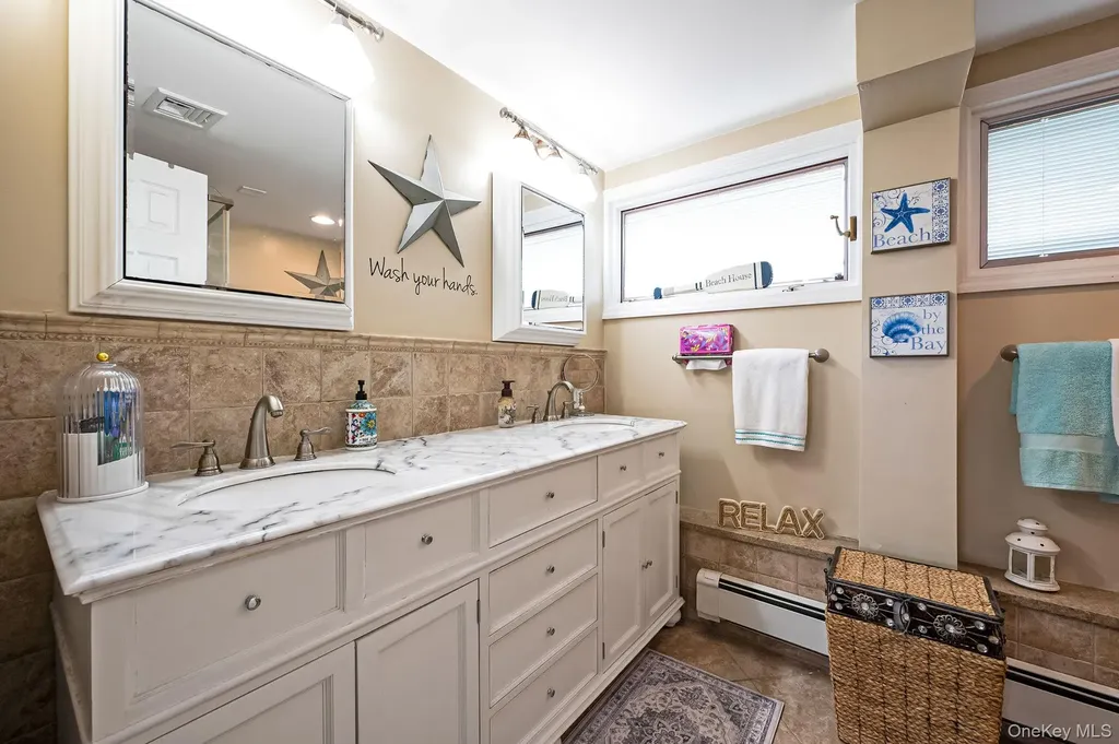 34 Secatogue Lane E West Islip NY 11795