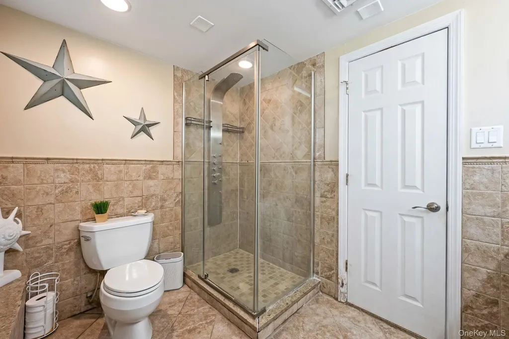 34 Secatogue Lane E West Islip NY 11795