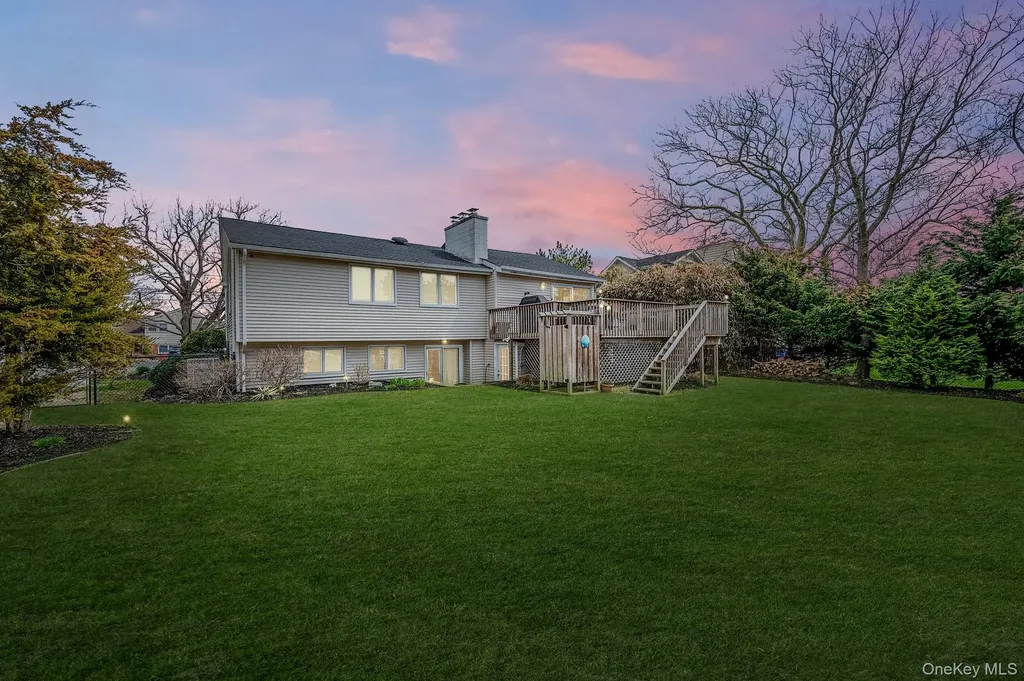 34 Secatogue Lane E West Islip NY 11795