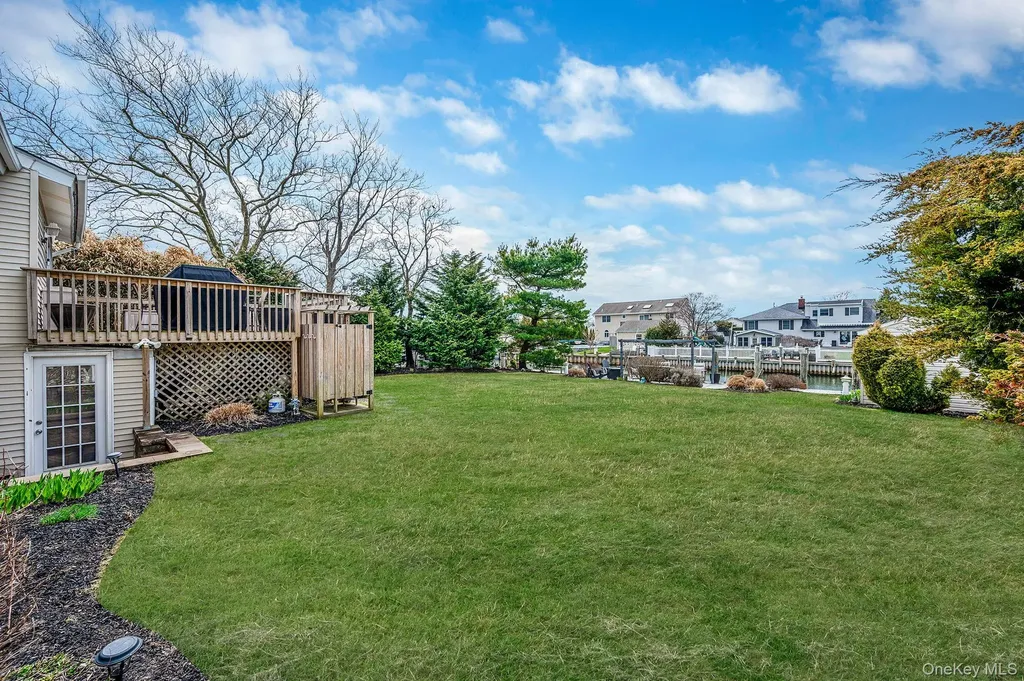 34 Secatogue Lane E West Islip NY 11795