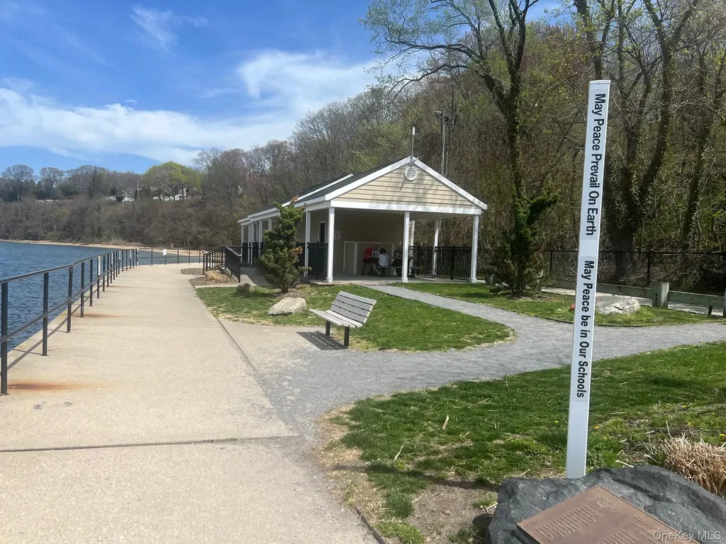 7 Harborview Stony Brook NY 11790