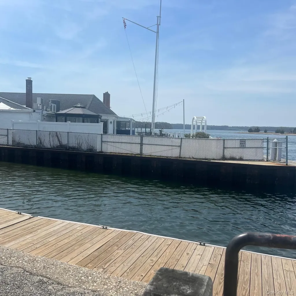 7 Harborview Stony Brook NY 11790