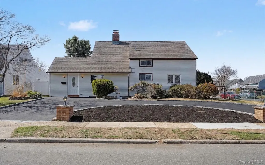 37 Fork Lane Hicksville NY 11801