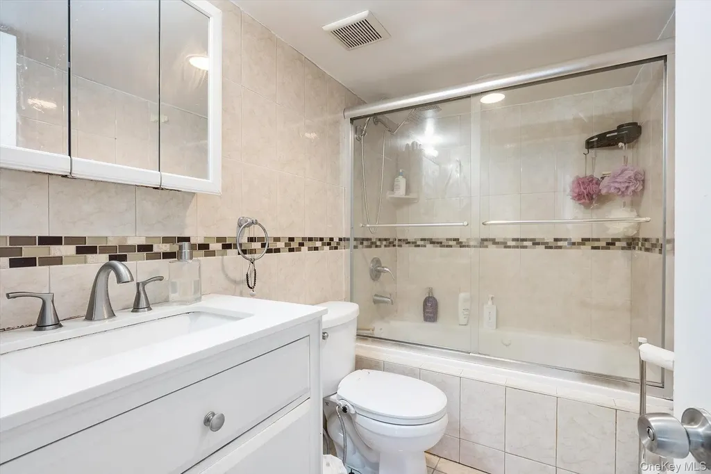 569 Peninsula Boulevard Cedarhurst NY 11516