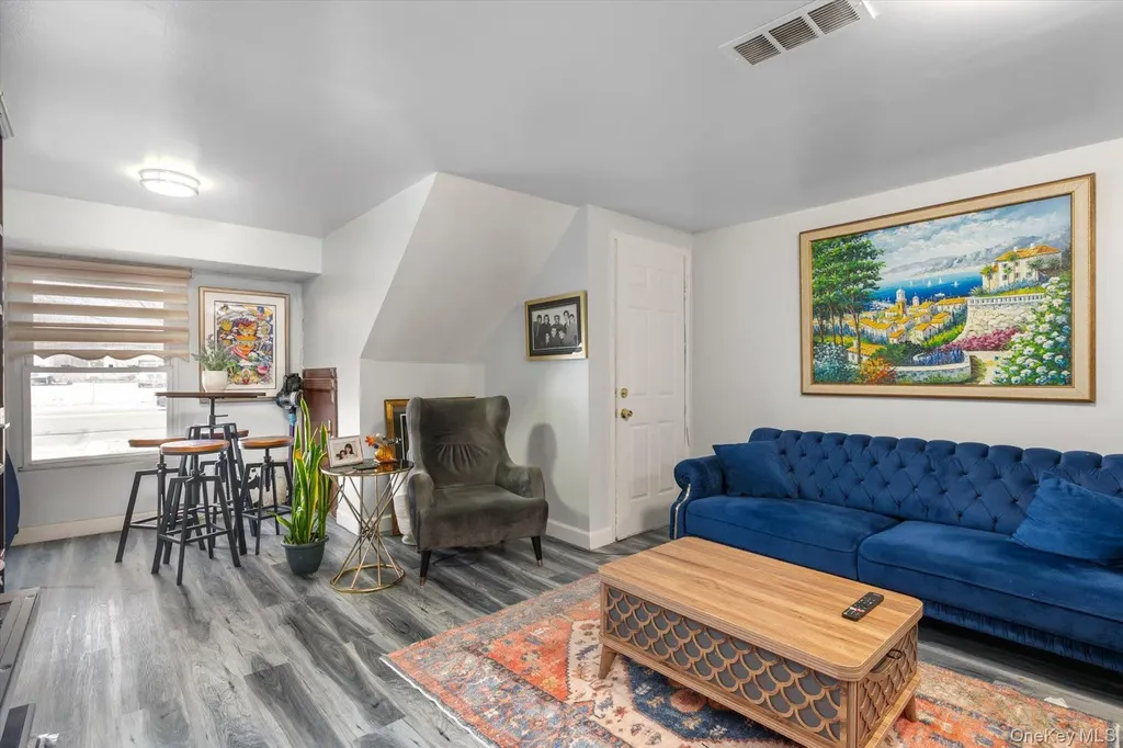 569 Peninsula Boulevard Cedarhurst NY 11516