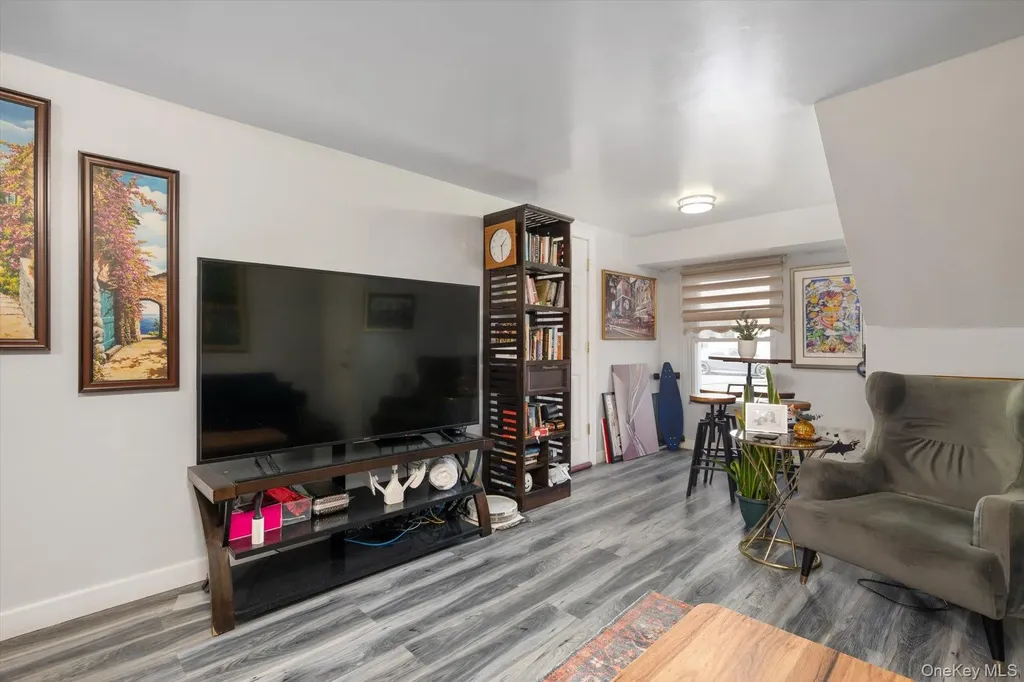 569 Peninsula Boulevard Cedarhurst NY 11516