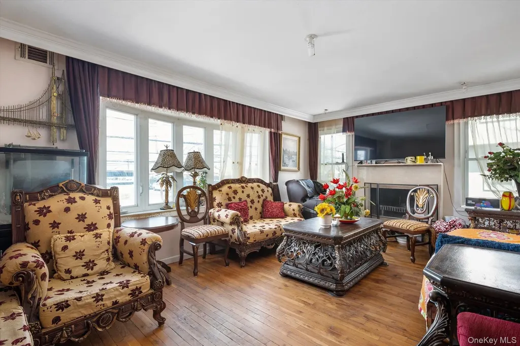 569 Peninsula Boulevard Cedarhurst NY 11516