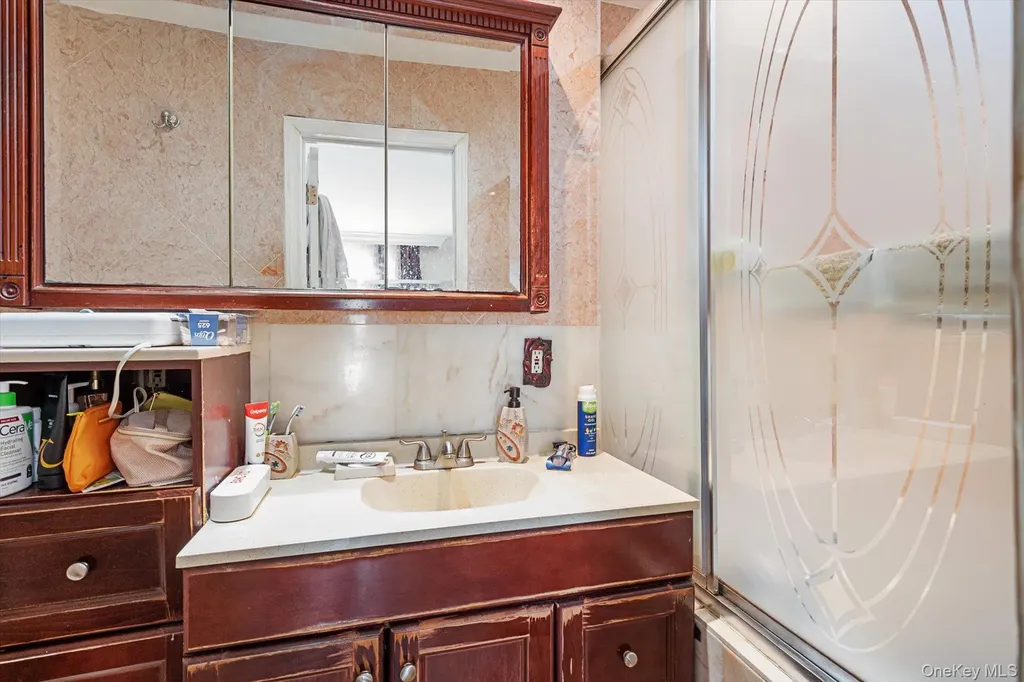 569 Peninsula Boulevard Cedarhurst NY 11516