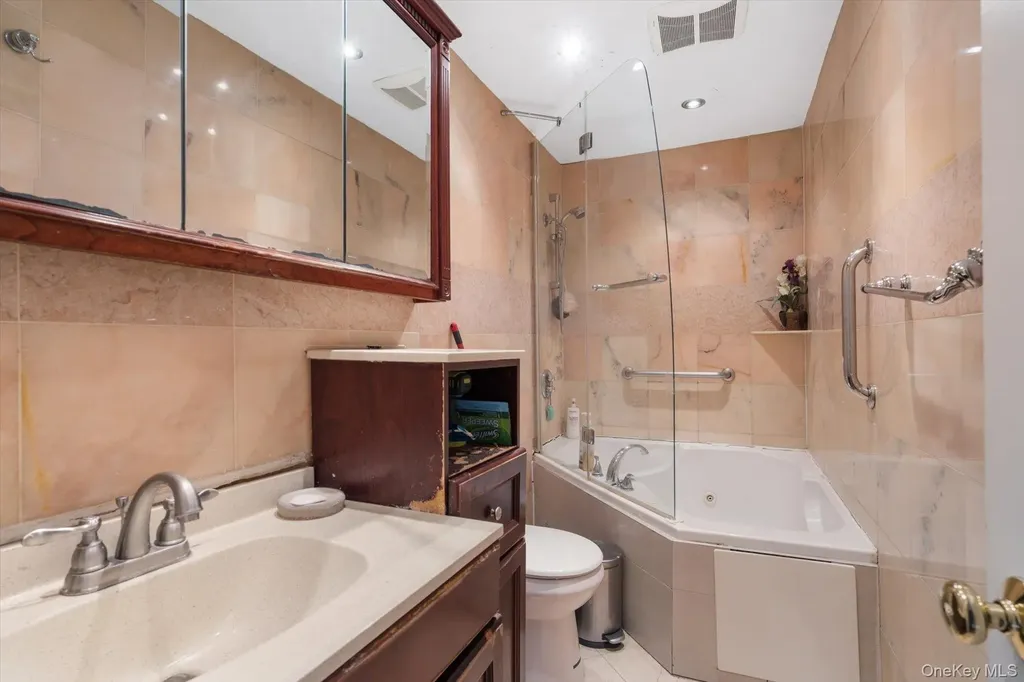 569 Peninsula Boulevard Cedarhurst NY 11516