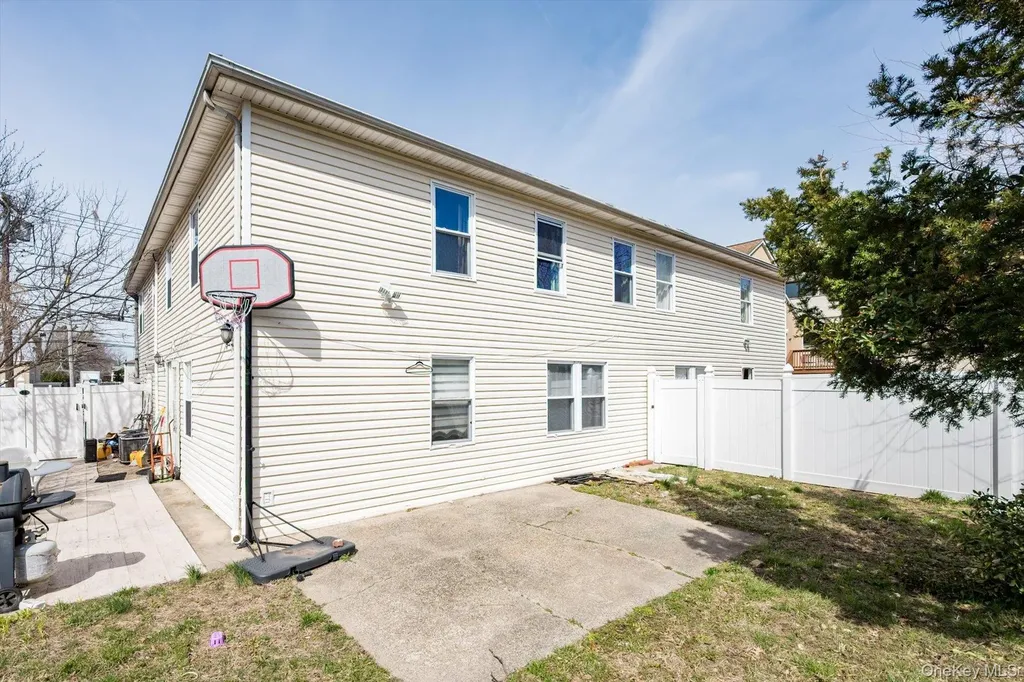 569 Peninsula Boulevard Cedarhurst NY 11516