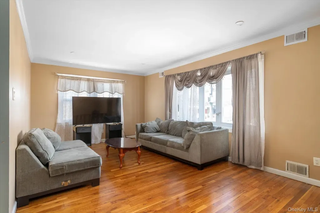 569 Peninsula Boulevard Cedarhurst NY 11516