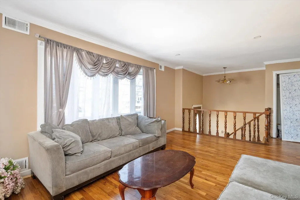 569 Peninsula Boulevard Cedarhurst NY 11516