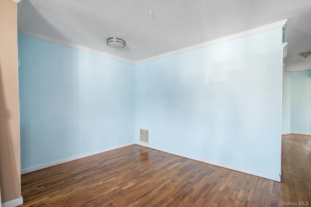 569 Peninsula Boulevard Cedarhurst NY 11516
