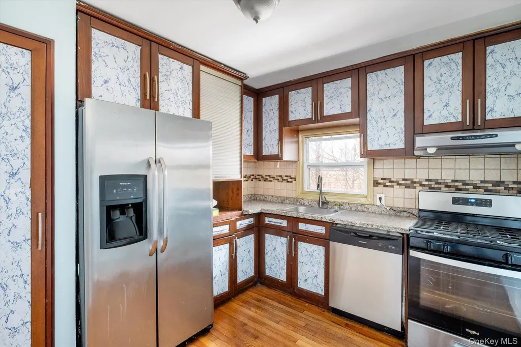 569 Peninsula Boulevard Cedarhurst NY 11516