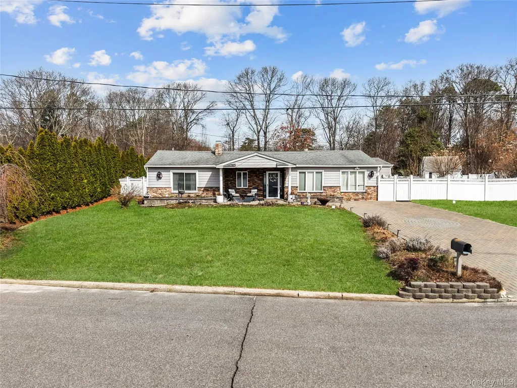 10 Heather Court Centereach NY 11720