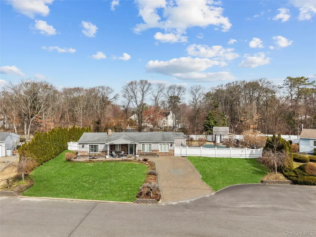 10 Heather Court Centereach NY 11720