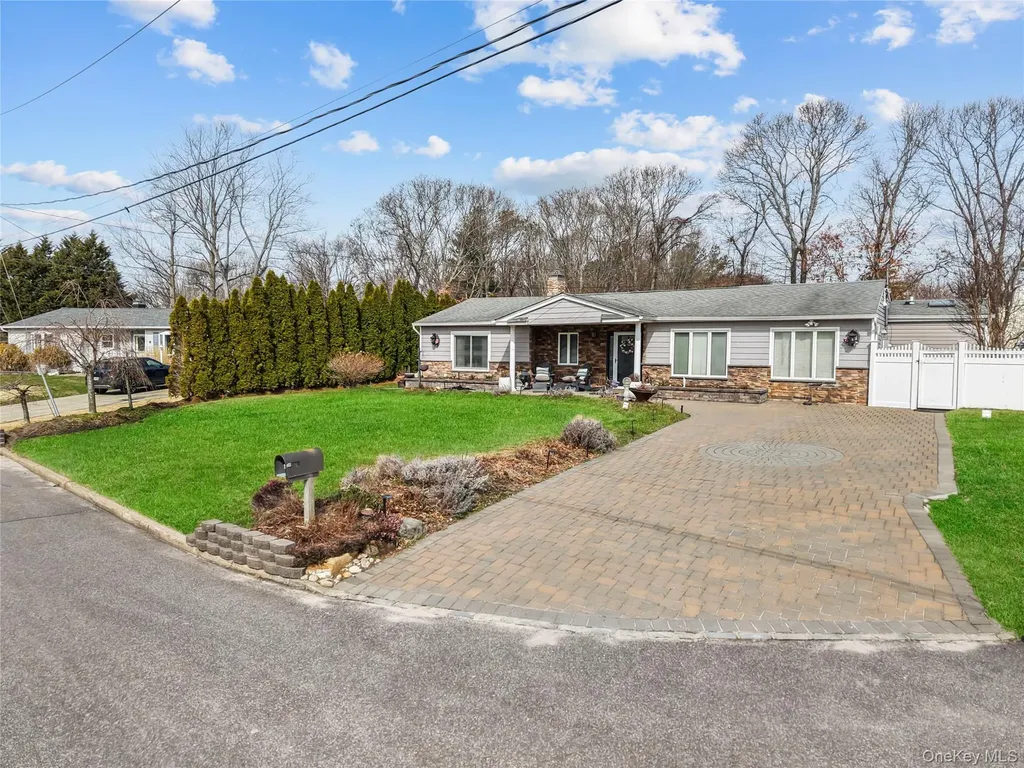 10 Heather Court Centereach NY 11720