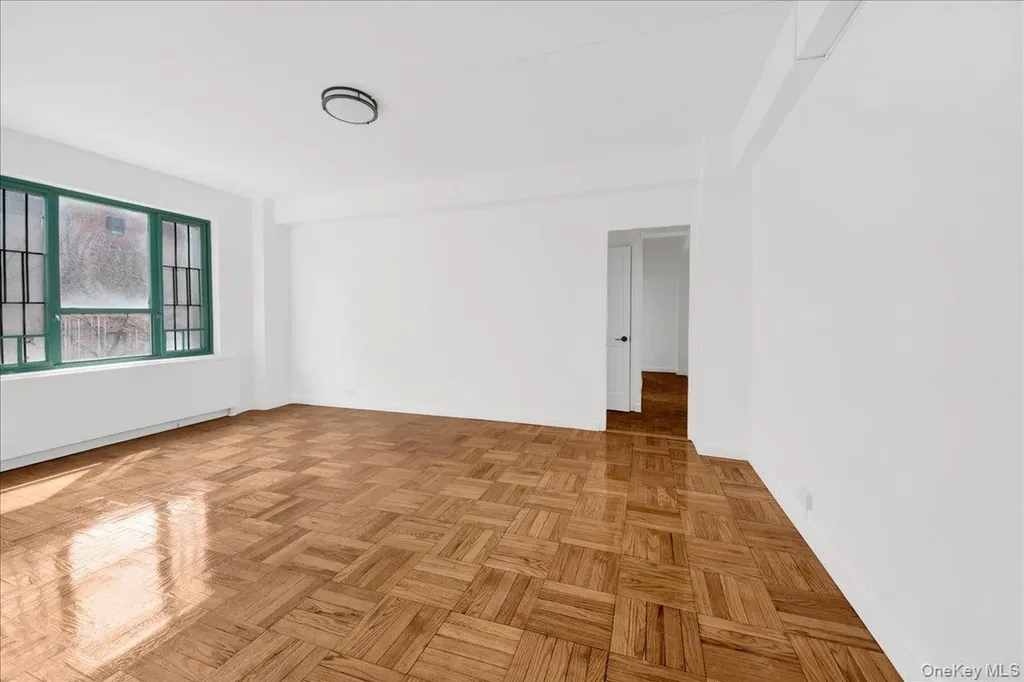 1569 Metropolitan Avenue Bronx NY 10462